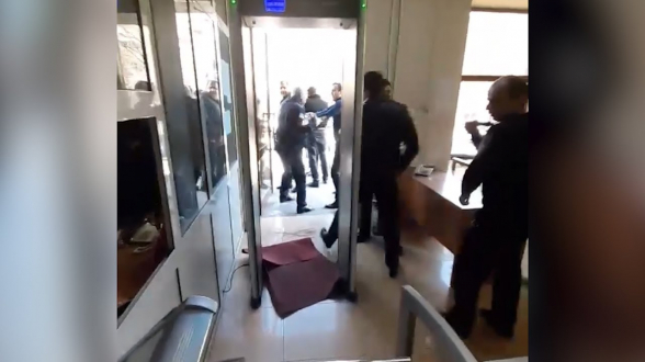 Չես ամաչո՞ւմ. ծեծկռտուք Էրեբունու դատարանում